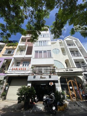 cần cho thuê gấp nhà phố vị trí đắc địa trung tâm q. phú nhuận, 6 tầng giá tốt nhất khu vực.