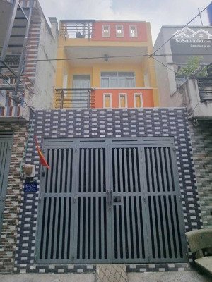 chỉ 5.45 tỷ nhà 3 tầng btct gần aeon tên lửa