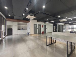 cho thuê sàn văn phòng lầu 6 tòa nhà mt hồng hà dt 200m2 , sàn mới đẹp .