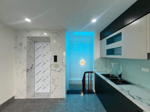 bán nhà ngọc thuỵ gần cầu chương dương, 68 m x 5 tầng , thang máy, nhỉnh 11 tỷ ( có tl)