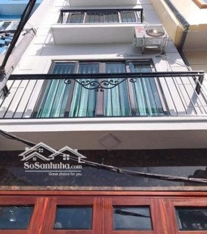 bán gấp nhà lê văn hưu, phường bến nghé q1. dt 78,2m2 giá 4tỷ7 gần ubnd q1. đang cho thuê 28tr/th