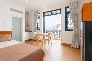 studio 27m2 full nội thất, ban công rộng rãi, vị trí trung tâm quận 7 giá thuê siêu hấp dẫn