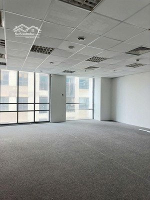 cho thuê văn phòng mặt phố đê la thành - đống đa - dt 120m2 - giá 33tr/tháng có tl