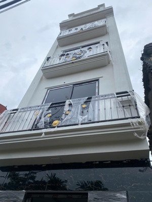 bán nhà xây đơn lập - ngõ to rộng, ô tô chạy quanh, ngay sát chợ, trường.