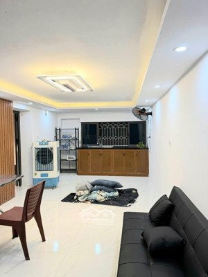 tập thể tôn đức thắng, t1, ô tô đỗ cửa, 70m2 (sổ 55m2), 2 thoáng, 2 ngủ, 4.05 tỷ