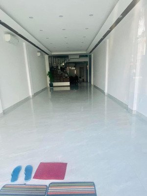 cho thuê nhà 4 tầng mặt tiền đường hùng vương, vị trí sát chợ hàn, diện tích sàn 120m2