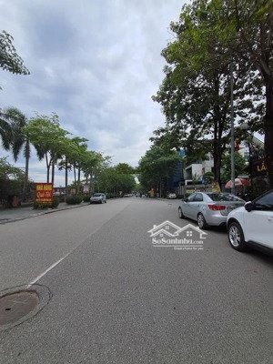 bán biệt thự mặt phố view hồ điều hoà thành phố giao lưu, bắc từ liêm 241m2, giá 120 tỷ