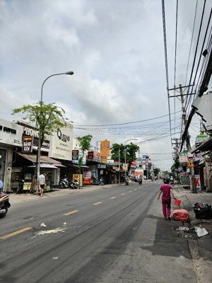 cặp nhà mặt tiền nguyễn ảnh thủ quận 12. gần ngã tư ht43. dt: 7.7m x 26m. gồm 2 căn. giá : 17.5 tỷ