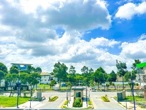 sở hữu biệt thự sunflower ii - ngay trung tâm hành chính tphcm . giá chỉ bằng 1/2 thị trường 45tr/m