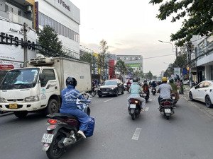 cho thuê nhà 1 trệt 1 lầu mt phạm văn thuận gần vincom dt 8,2x32( giá 50tr/tháng
