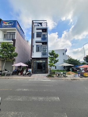 bán nhà cực slay ngay trục đường chính gần dt743 chỉ 50m