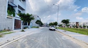 kế bên sân bay lt. kdc d2d long thành - 1 lô đối diện chợ. 105m2 gía tốt nhất thị trường 1ty850