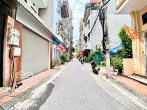 chính chủ nhờ bán nhà trần cung- quận cầu giấy- ngõ thông- vỉa hè- oto vào nhà- dt 44m.