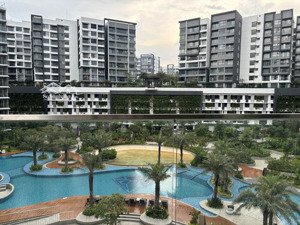 cho thuê ngay căn 2pn view hồ bơi diamond centery, tầng đẹp, miễn phí 3 tháng phí ql 17tr/tháng