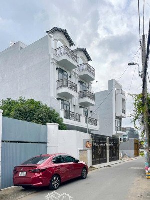 bán nhà 4 tầng,ôtô đậu trong sân,nhà chính chủ xây kiên cố,tk hiện đại cao cấp gần ga metro