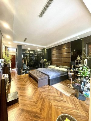 nhà đẹp như tranh lý nam đế - lô góc 3 mặt -7 tầng thang máy 38 tỷ nội thất nhập khẩu