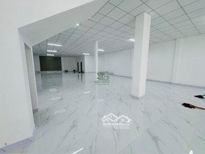cho thuê mặt bằng trần quý cáp 2 tầng gần 500m2 ngang 10m giá 65 triệu/tháng