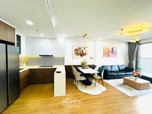 gia đình cần bán gấp căn hộ sun square, dt 107m2, tầng trung view thoáng, sổ đỏ cầm tay giá 6,9 tỷ