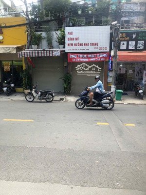 cho thuê mặt bằng đẹp, mới (diện tích hơn 50m2), kế kho hàng sân bay tân sơn nhất