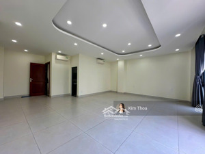 văn phòng 45m2, có ban công tại kđt vạn phúc, có thang máy máy lạnh, hầm xe, wc riêng. giá chỉ 8 tr