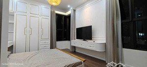 chính chủ bán nhanh căn 3pn full nội thất giá 6tỷ150 tại toà st moritz có thể ở ngay. lh 