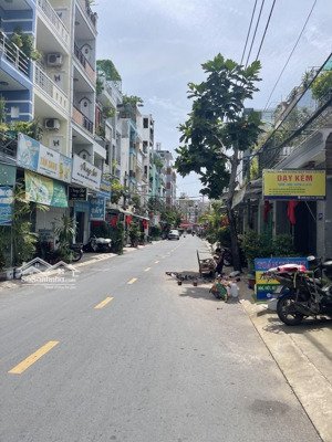 gần đầm sen hẻm 8m thông dt 70m2 chỉ 7.x tỷ