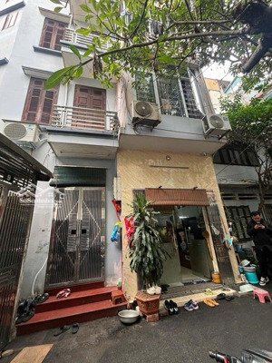 bán nhà 4 tầng 3 ngủ phố văn chương, đống đa, dt 20m2, ngõ rộng thoáng, gần mặt phố. giá 3.2 tỷ