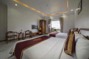 khách sạn trung tâm quảng trường cát bà