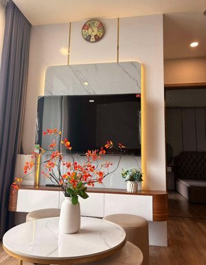 mời thuê căn 2pn 2wc 58m2 đủ đồ đẹp view tầm trung toà r2 onsen ecopark.lh ạ
