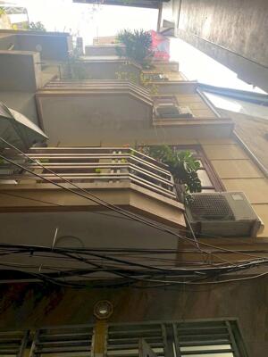 Hiếm! Nguyễn Khánh Toàn mặt ngõ thông 30m2 x5T chỉ hơn 5 tỷ