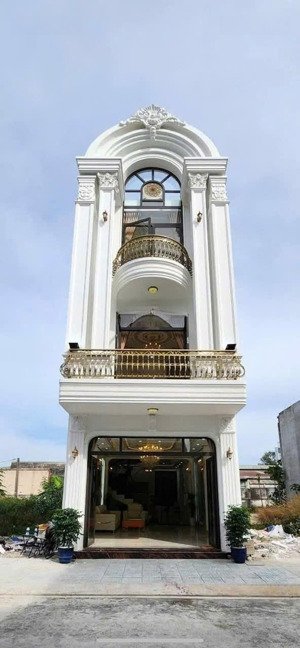 bán nhà 3 lầu hoàn công mới hoàn thiện phường đông hoà tp hcm,gần siêu thị bigc và làng đại học