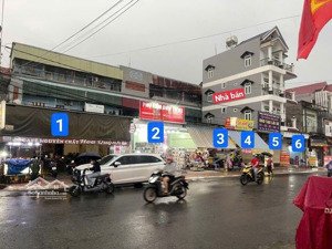 6 căn nhà mặt phố - dt 300m2 - giá 20 tỷ - siêu hời