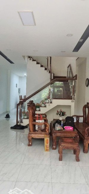 cho thuê nhà mặt phố 13e phong phú, 15 triệu vnd, 100m2, 4pn + 5wc