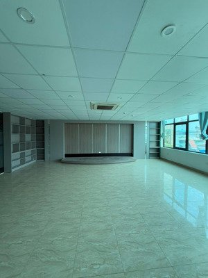 cần cho thuê gấp mặt bằng rộng, mặt tiền đẹp hoàng mai, hà nội