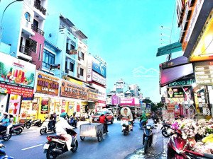 xung quanh tiệm vàng và ngân hàng. mtkd 12mx18m, nh, 6 tầng. đoạn sầm uất. giá 75tỷ tl