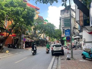 cần bán nhà phố vương thừa vũ vị trí đẹp sầm uất giao thông thuận tiện kinh doanh tốt