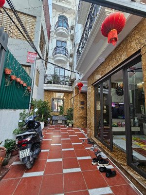 bán nhà thanh am - long biên - nhà đẹp nội thất đẹp - khách mua ở ngay oto đỗ cổng nhà 30m2 5tỷ hơn