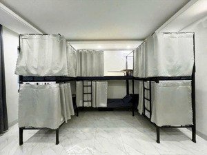 nằm ngay mặt tiền quốc lộ 13, liền kề đại lộ phạm văn đồng, cách cầu bình triệu khoảng 1,5 km