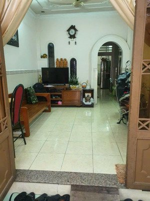 chính chủ cho thuê 2 căndt42m2 giá 7,5tr,lầu và dt:,24m2giá 4,5tr,hbc,tđ 