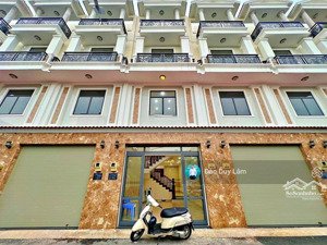 chdv full nội thất đối diện đh luật - phòng bancol rất thoáng - giờ giấc tự do, không chung chủ