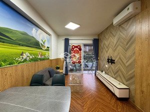 chính chủ cần bán căn hộ 3 phòng ngủ - block d tầng 2 - 83m2 - hướng đông -view sân bóng - 5 tỷ 290