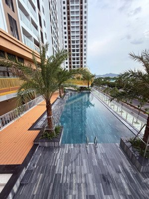 căn hộ cao cấp view biển 3pn, 103m, block b, tầng cao giá chỉ 5.2 tỷ