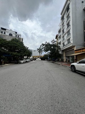 bán căn 80m x 5 tầng thang máy ngay tô vũ - văn cao. giá 8.6 tỷ ( thoả thuận )