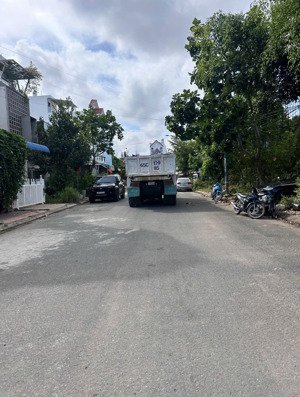cho thuê nhà lầu có nội thất máy lạnh lộ oto đậu trước nhà gần trường đh y dược cần thơ