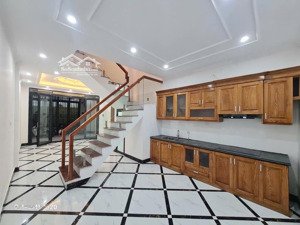 bán nhà hoàng mai-hồ linh đàm-5 tầng dân xây-ô tô vào nhà-2 thoáng-an sinh tốt