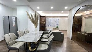 căn hộ 151m2, 4 phòng ngủ, 2 vệ sinh, 2 ban công - 6.6 tỷ - nội thất cao cấp mới tinh