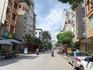 tôi cần bán nhà 5t mặt phố lý thường kiệt hà đông, 45m2 x mt 4.3m, kinh doanh sầm uất. giá: 13.8 tỷ