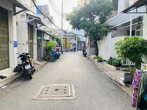 cần bán gấp căn nhà ở khu vực bình tân, nhà trống xem thoải mái