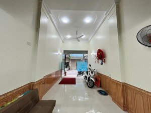 cho thuê mặt bằng tầng 1 mỗ lao 50 m2 thông sàn, mới đẹp giá 6,5tr