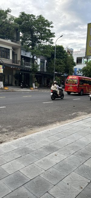 nhà 3 tầng mặt tiền lý thái tông ngay sát biển cho thuê dòng tiền 220tr/1 năm